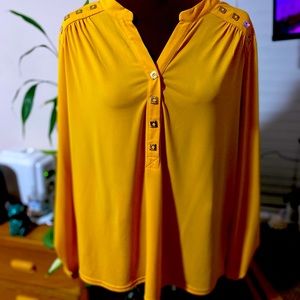 Anne Klein Blouse in Goldenrod XL can fit 18w